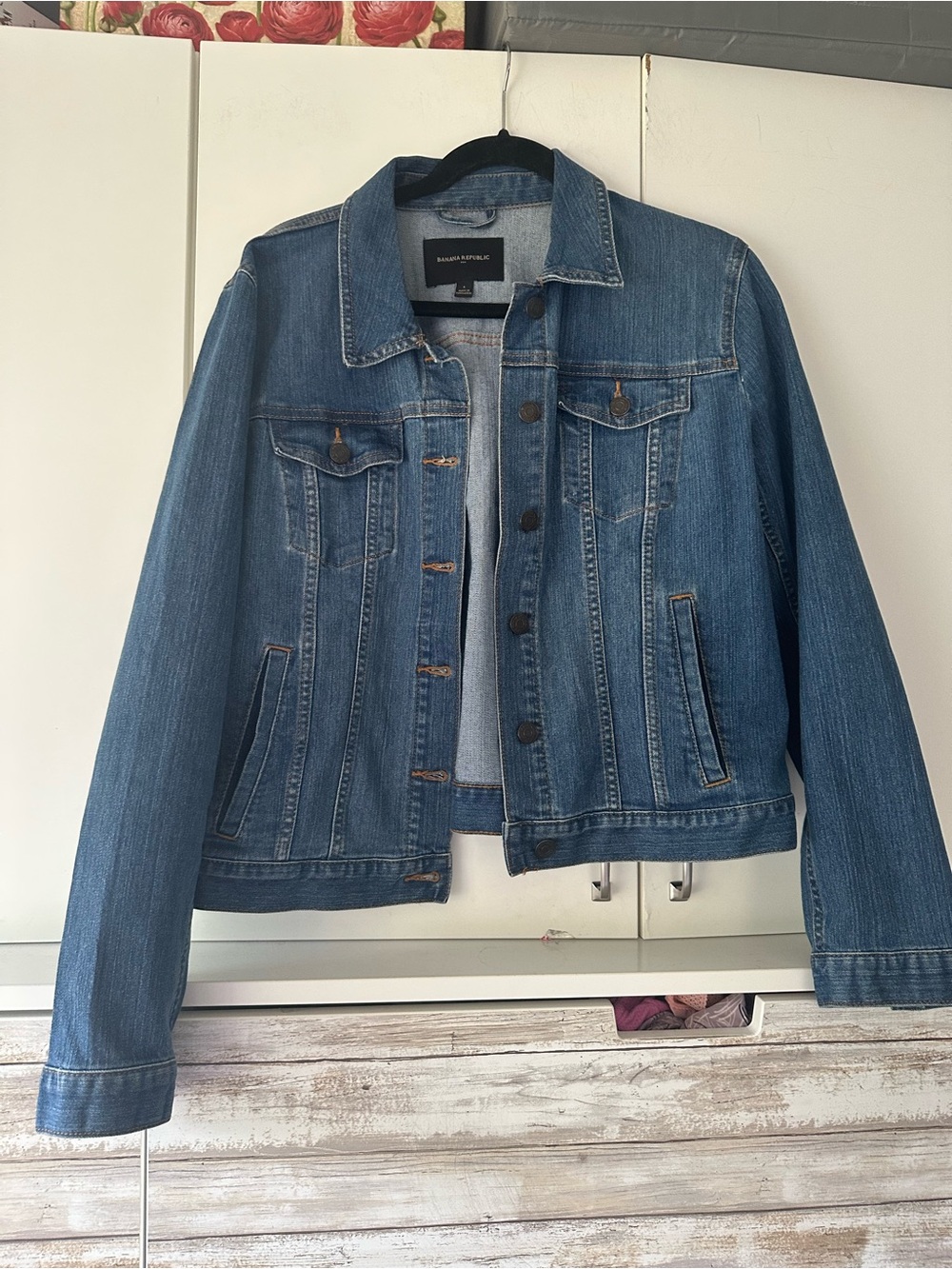 👖 Banana Republic Denim Jacket Women’s L Medium Wash Stretch Jean Trucker